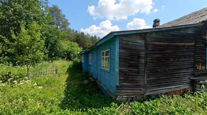 Нежилое здание, площадь 125,6 кв.м с земельным участком площадью 2190 кв.м,: Ярославская область, Угличский район, г. Углич, п. Мебельщиков, д. 19
